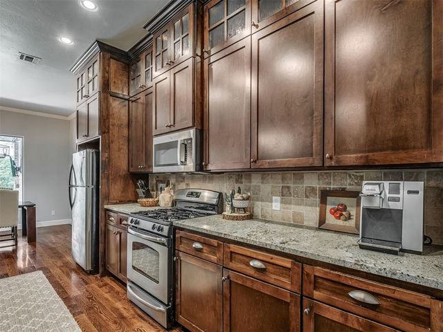 312 Evie Place, Moore, OK 73160