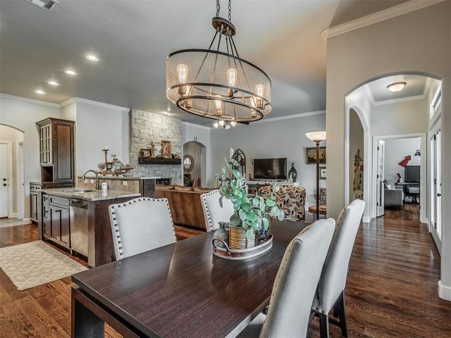312 Evie Place, Moore, OK 73160