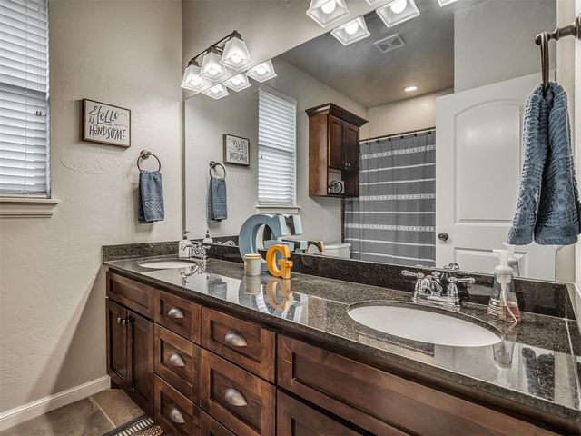 312 Evie Place, Moore, OK 73160