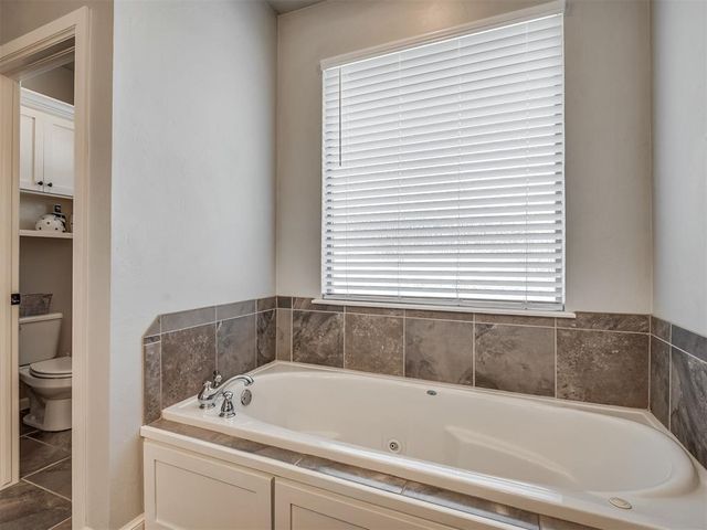 312 Evie Place, Moore, OK 73160