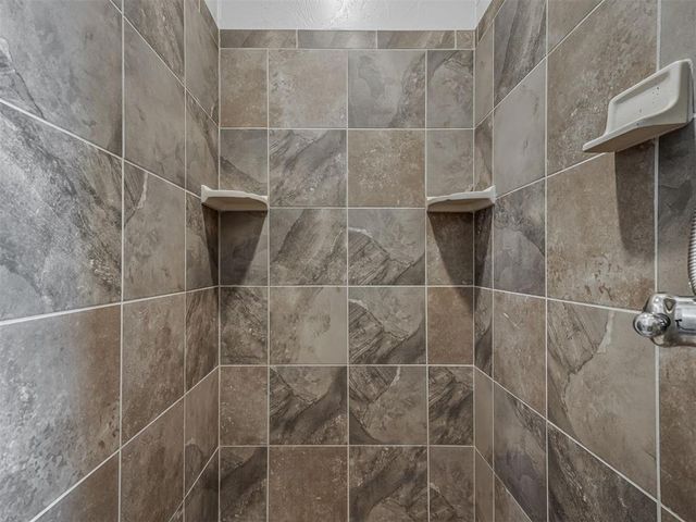 312 Evie Place, Moore, OK 73160