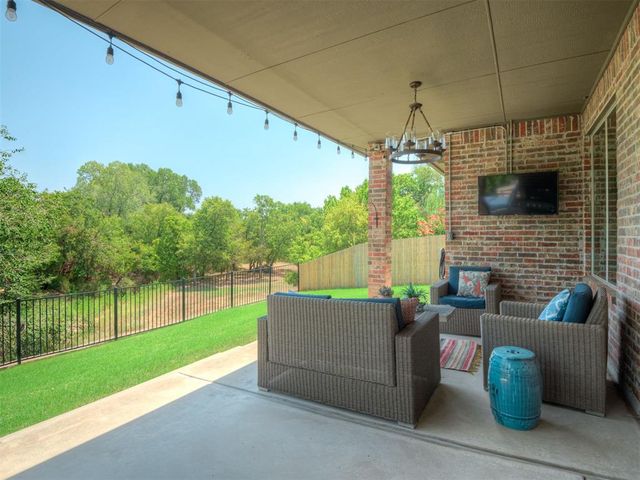 312 Evie Place, Moore, OK 73160