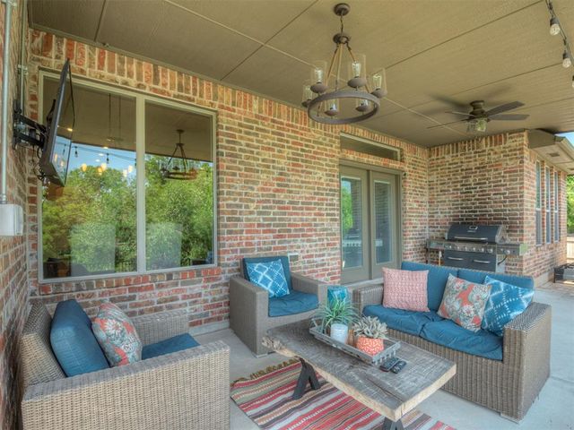 312 Evie Place, Moore, OK 73160