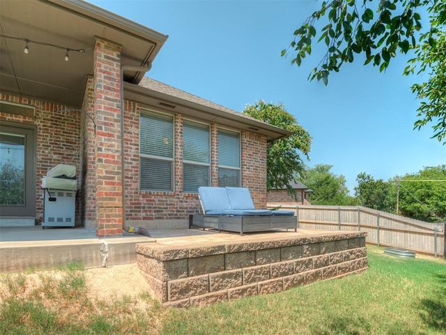 312 Evie Place, Moore, OK 73160