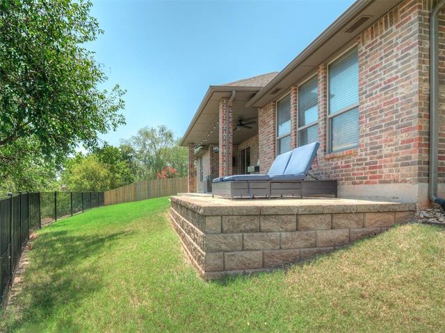 312 Evie Place, Moore, OK 73160