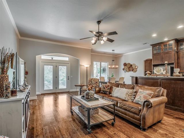 312 Evie Place, Moore, OK 73160