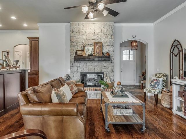 312 Evie Place, Moore, OK 73160