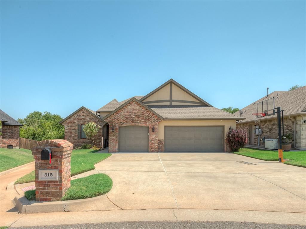 312 Evie Place, Moore, OK 73160