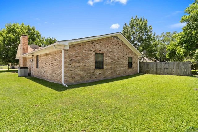 136 Fairway Drive, Bullard, TX 75757