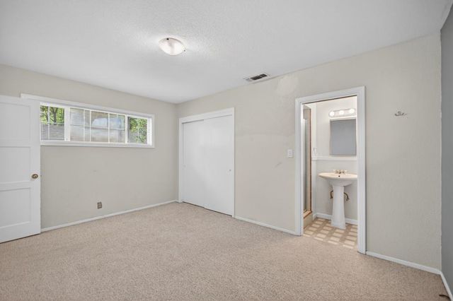 4601 V St, Sacramento, CA 95817