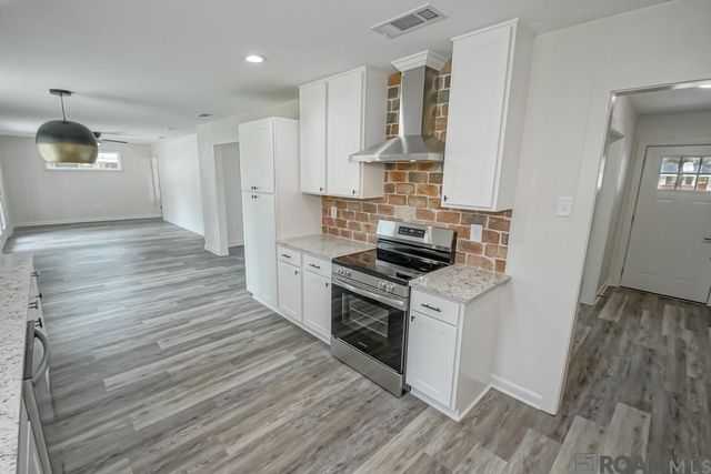 9369 W Pomona Dr, Baton Rouge, LA 70815