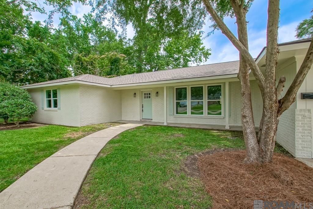 9369 W Pomona Dr, Baton Rouge, LA 70815