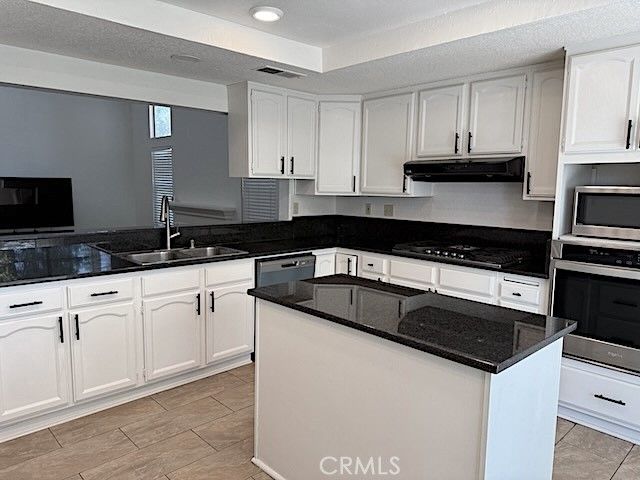 2985 Amber, Corona, CA 92882