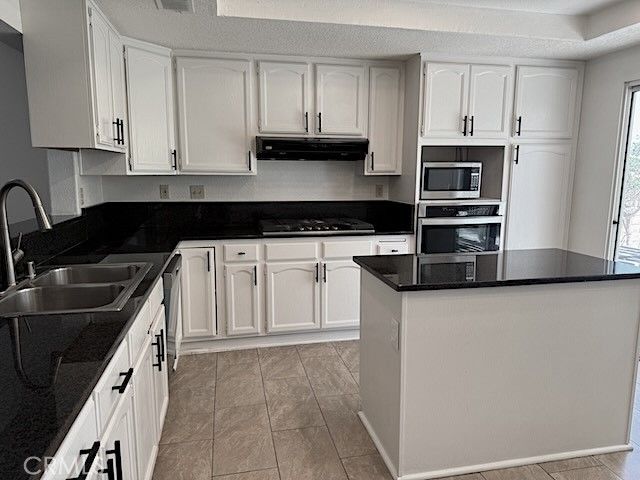 2985 Amber, Corona, CA 92882