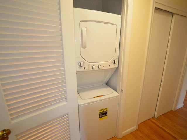 90 Kane Street APT D10, West Hartford, CT 06119