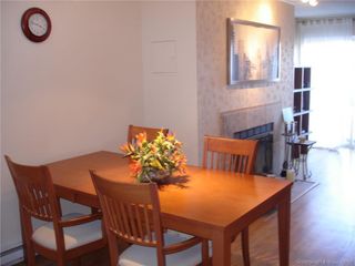 90 Kane Street APT D10, West Hartford, CT 06119
