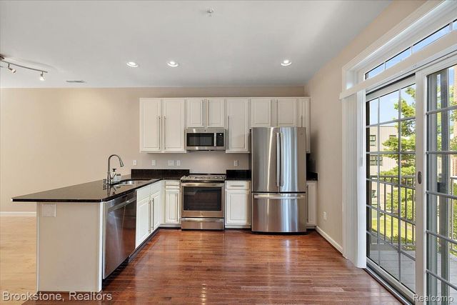 425 Lewis Court, Birmingham, MI 48009