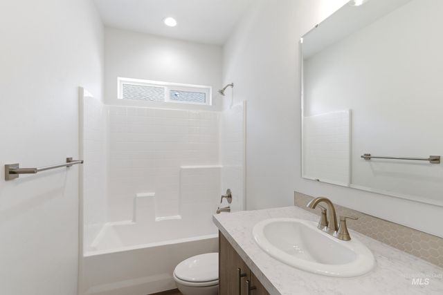 8296 E Presley Ct, Nampa, ID 83687