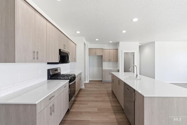 8296 E Presley Ct, Nampa, ID 83687