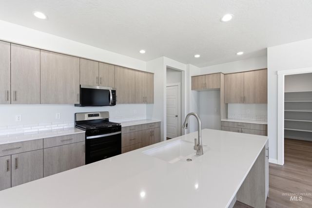 8296 E Presley Ct, Nampa, ID 83687