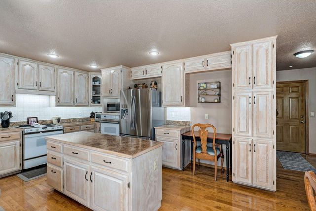 2009 N Steeple Chase Court, Nixa, MO 65714