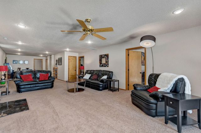 2009 N Steeple Chase Court, Nixa, MO 65714