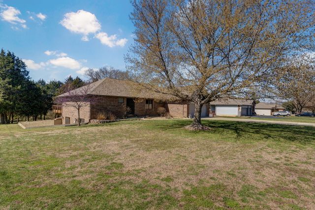 2009 N Steeple Chase Court, Nixa, MO 65714