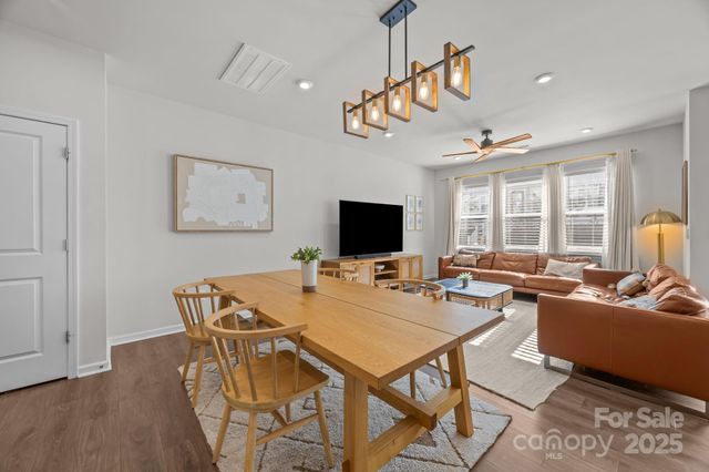 915 Kinsey Alley, Charlotte, NC 28217