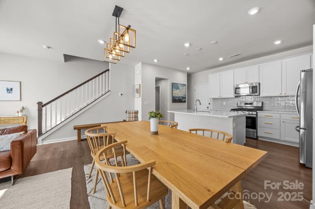 915 Kinsey Alley, Charlotte, NC 28217