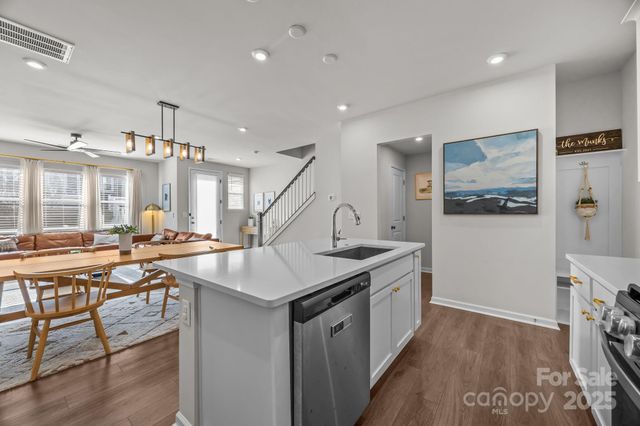 915 Kinsey Alley, Charlotte, NC 28217