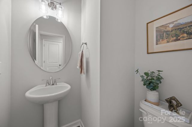 915 Kinsey Alley, Charlotte, NC 28217