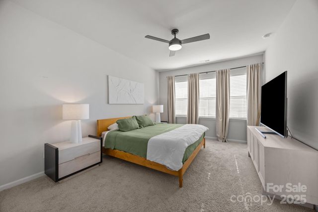 915 Kinsey Alley, Charlotte, NC 28217