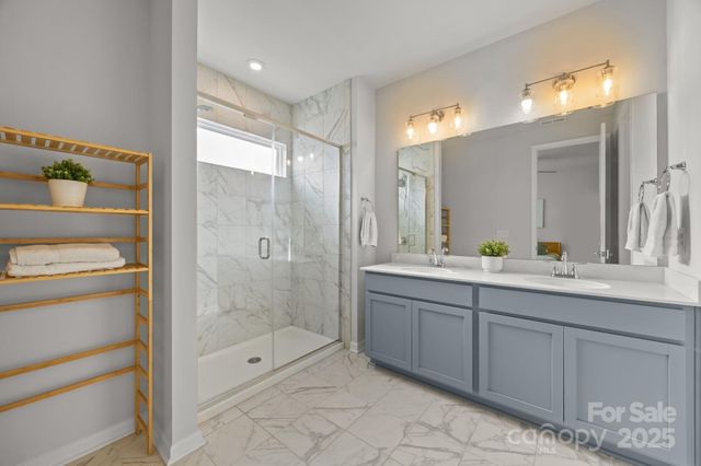 915 Kinsey Alley, Charlotte, NC 28217