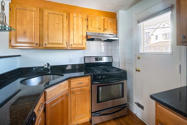 10 Avon St 16, Somerville, MA 02143