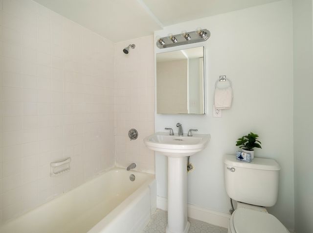 10 Avon St 16, Somerville, MA 02143