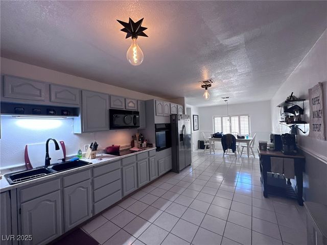 6600 Via Provenza Avenue, Las Vegas, NV 89131