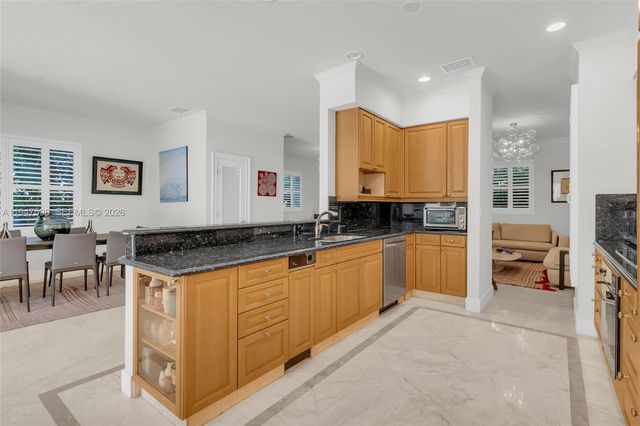 5794 SW 76th Ter, South Miami, FL 33143