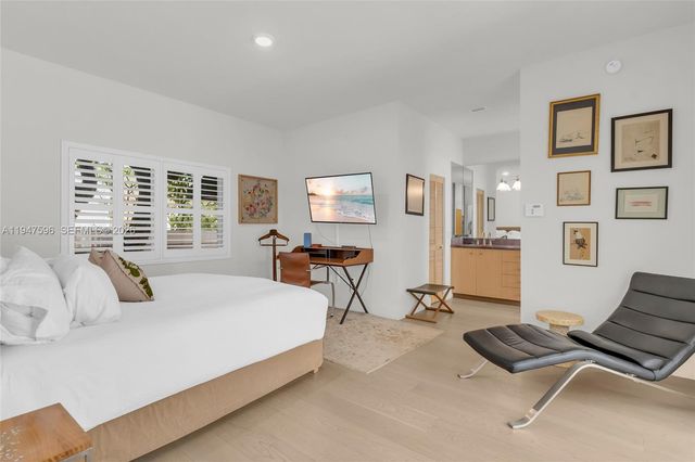 5794 SW 76th Ter, South Miami, FL 33143