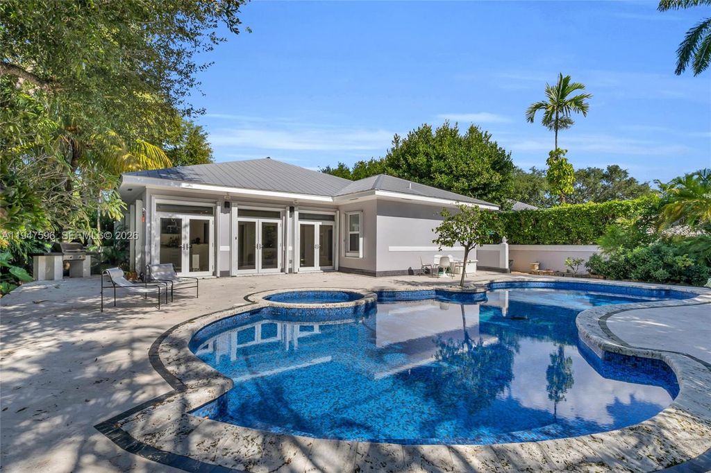 5794 SW 76th Ter, South Miami, FL 33143