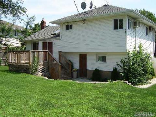 8 Debora Drive, Plainview, NY 11803