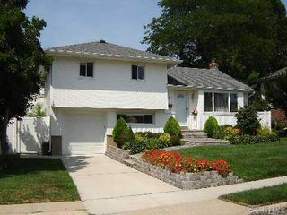 8 Debora Drive, Plainview, NY 11803