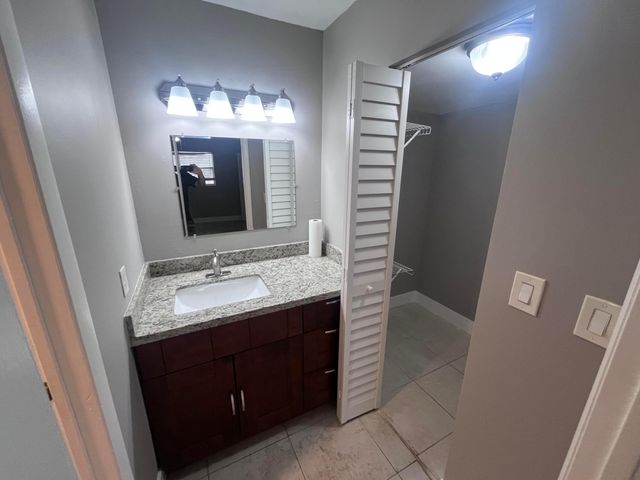 6301 N Falls Circle Drive 111, Lauderhill, FL 33319