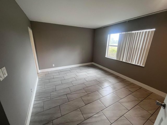 6301 N Falls Circle Drive 111, Lauderhill, FL 33319