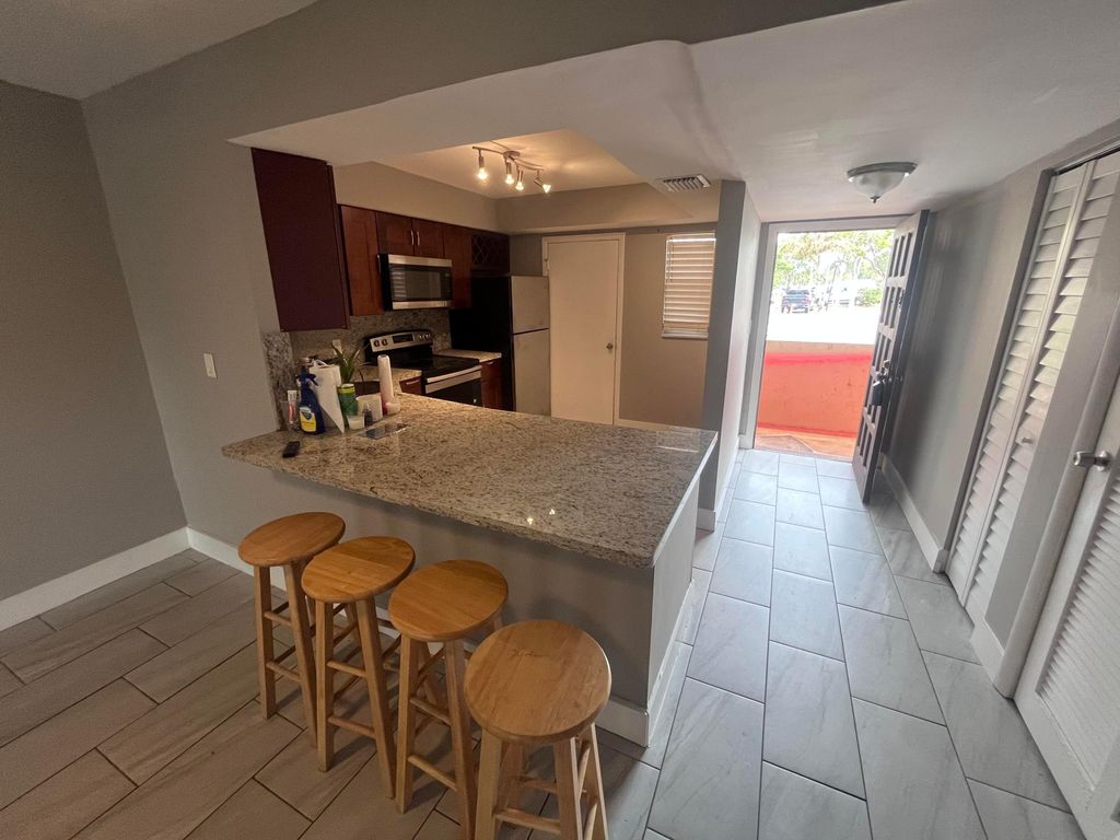 6301 N Falls Circle Drive 111, Lauderhill, FL 33319