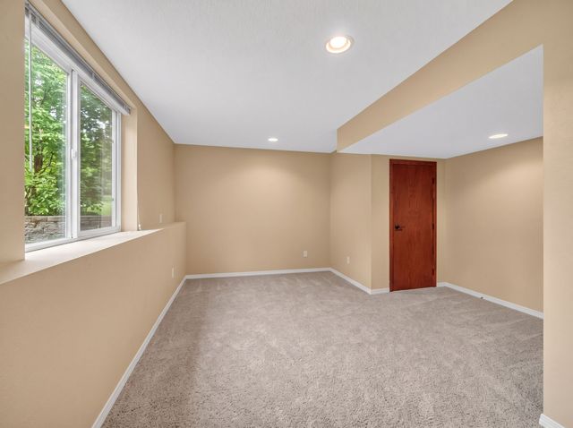 12306 Townsend Avenue, Urbandale, IA 50323