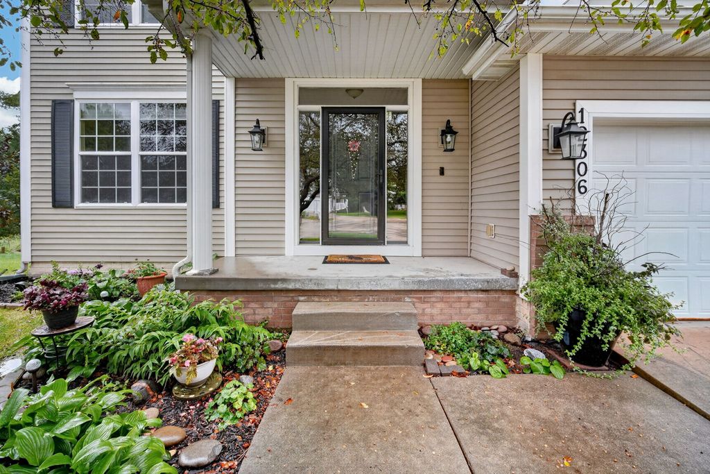 12306 Townsend Avenue, Urbandale, IA 50323