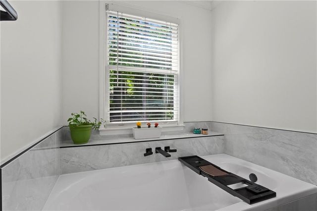 1059 Lindridge Drive NE, Atlanta, GA 30324