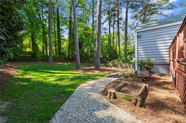 1059 Lindridge Drive NE, Atlanta, GA 30324