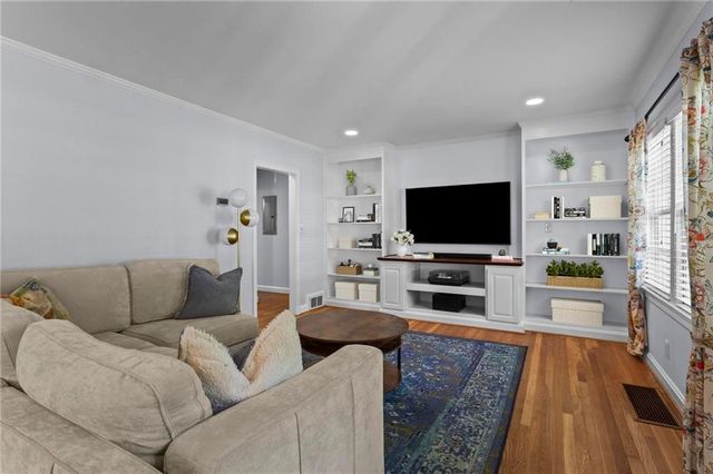 1059 Lindridge Drive NE, Atlanta, GA 30324