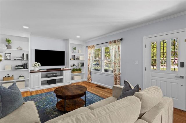 1059 Lindridge Drive NE, Atlanta, GA 30324